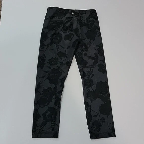LULULEMON Wunder Under Brisk Bloom Crops size 4 - Picture 3 of 6